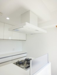 水廻り設備を中心にリフォーム、明るく開放的なキッチンに! 水廻り設備を中心にリフォーム、明るく開放的なキッチンに!